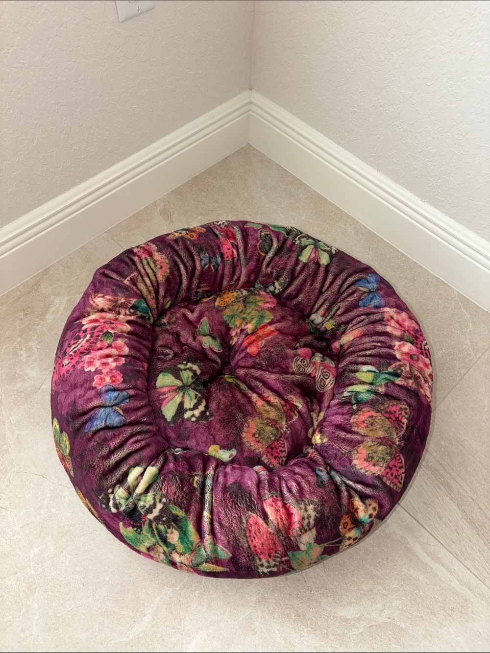 Johnny Was Plush Butterfly Print Round Medium Dog Bed - Purple w/ Print